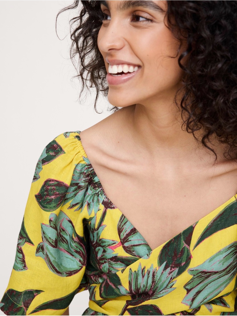 Banana Republic Linen
Sweetheart Maxi
Dress
